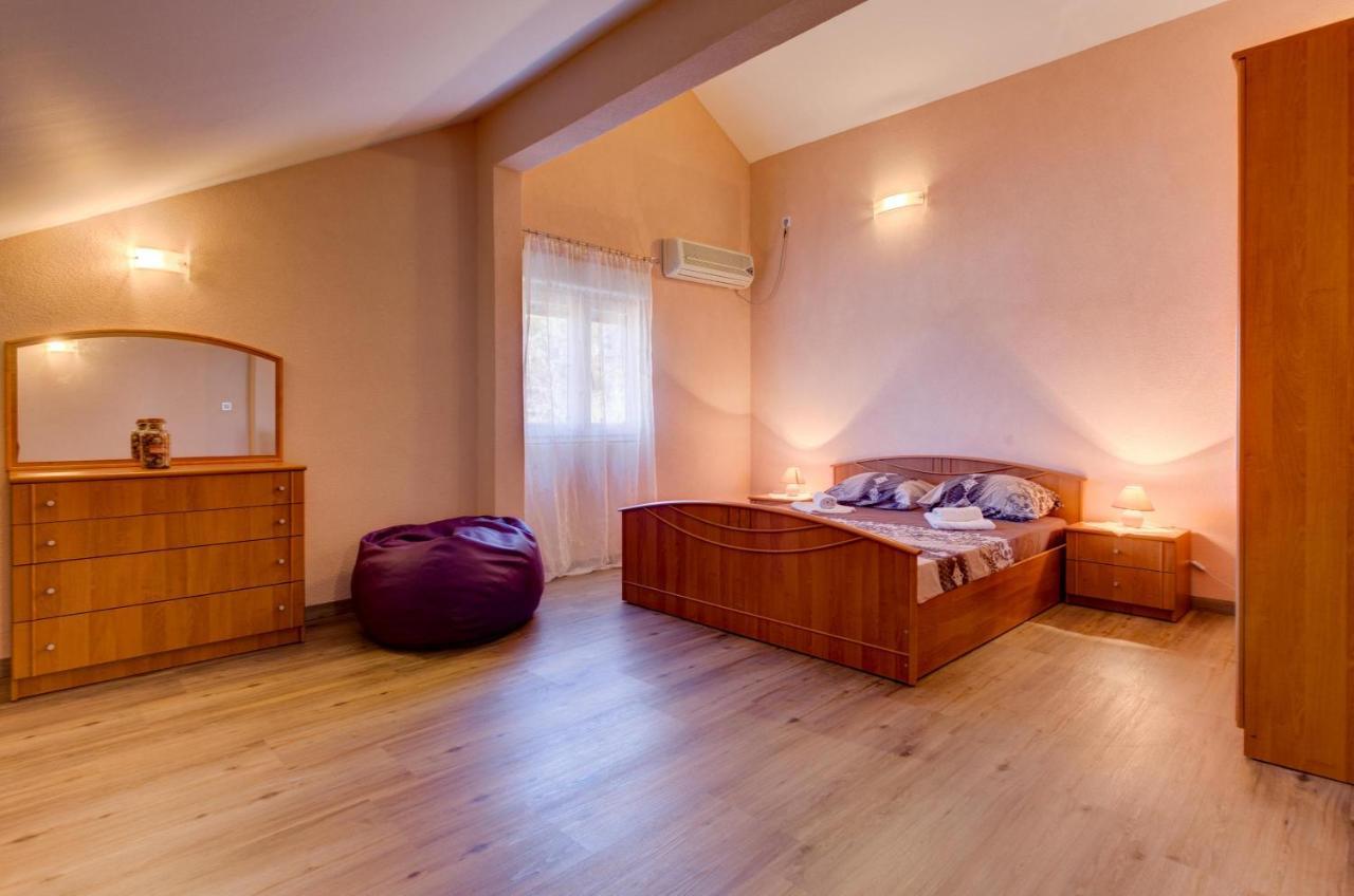 Apartments Vesna Tivat Bagian luar foto