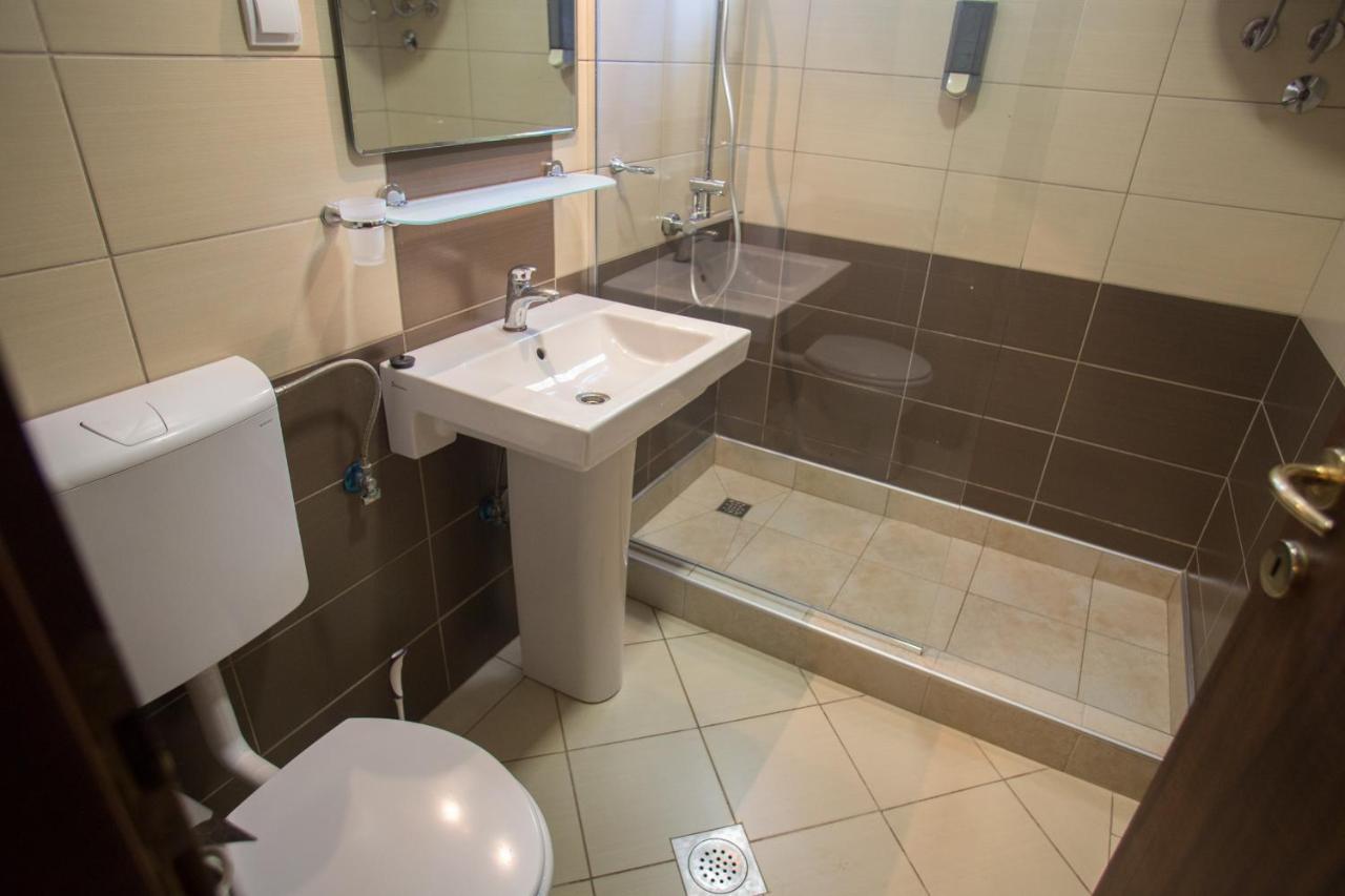 Apartments Vesna Tivat Bagian luar foto