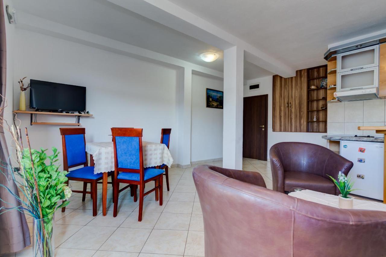 Apartments Vesna Tivat Bagian luar foto