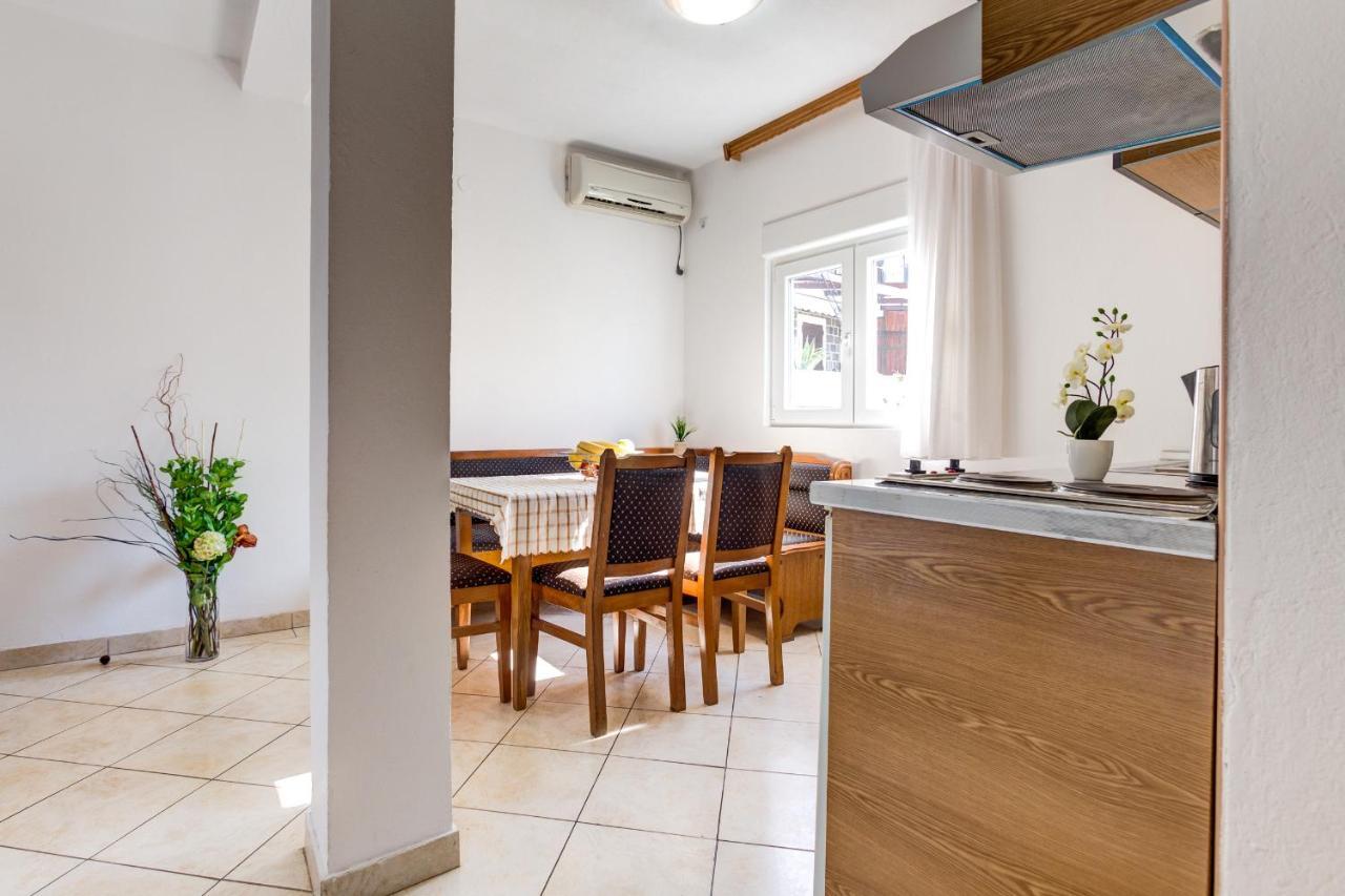 Apartments Vesna Tivat Bagian luar foto