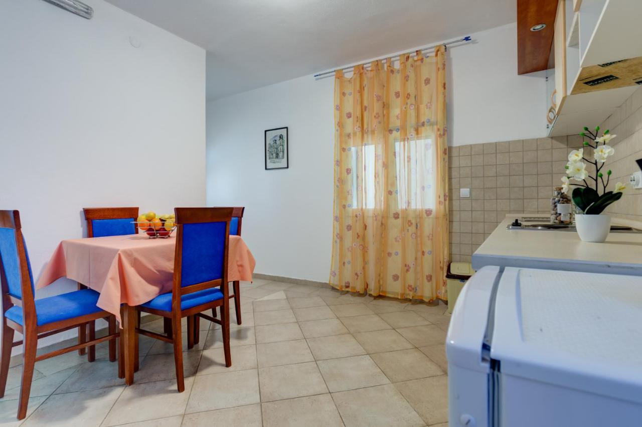 Apartments Vesna Tivat Bagian luar foto